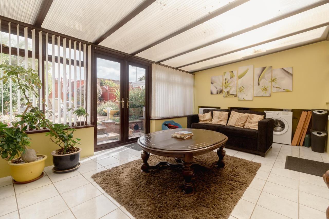 Palm Bay'S Luxury Bungalow - Self Check In & Parking Villa Margate Exterior photo